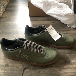 Men’s cycling shoes